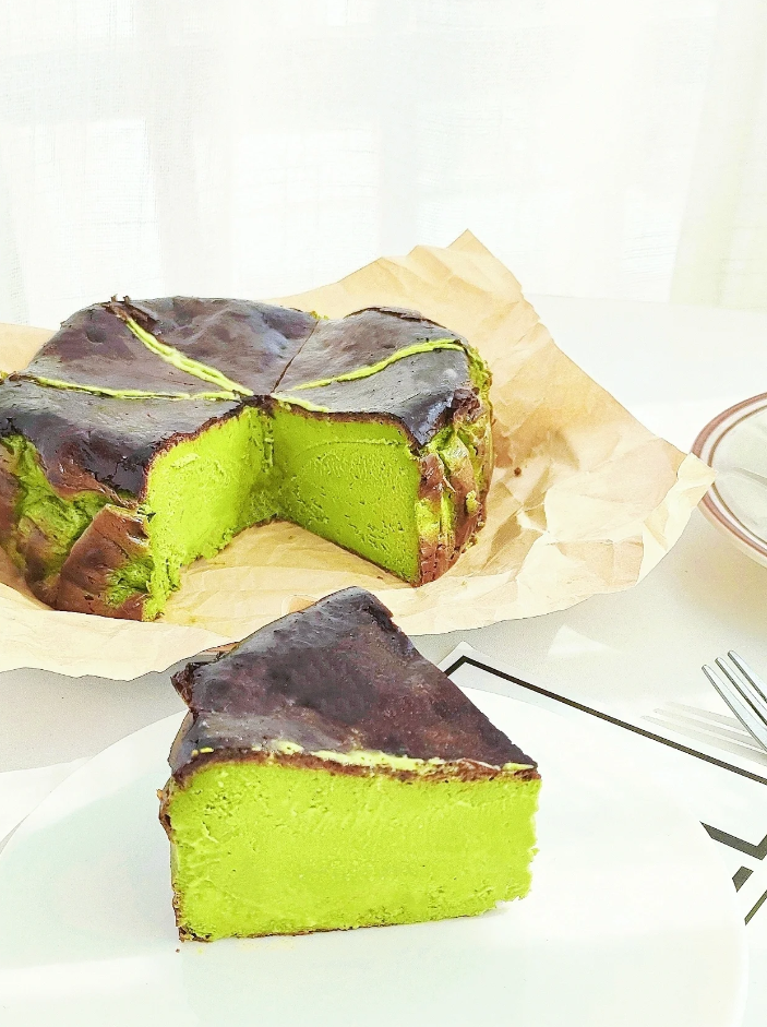 Cocoa Matcha Basque Cake