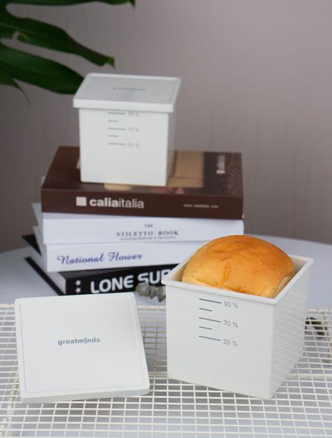 white loaf bread pan